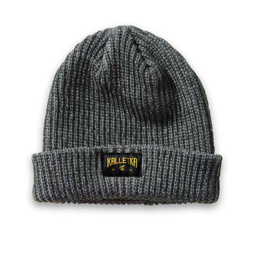 Kalletka Arch Label Beanie in Heather Green